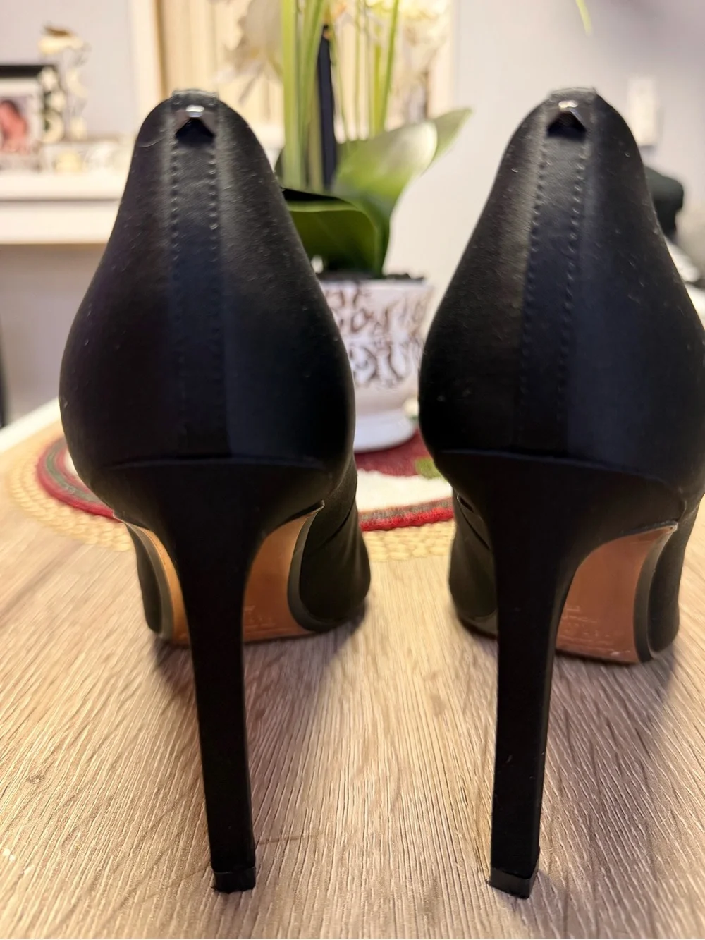 Ted Baker Brydien Black Satin Crystal Brooch Embellished Pumps Heels Size 37.5